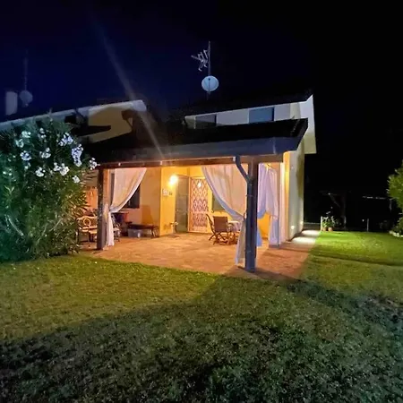 Villa Con Porticato Sul Prato *