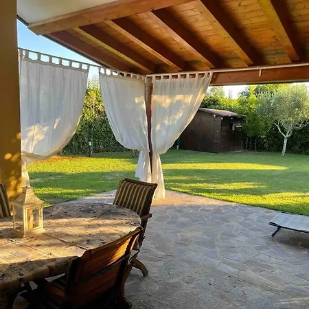 Villa Con Porticato Sul Prato *