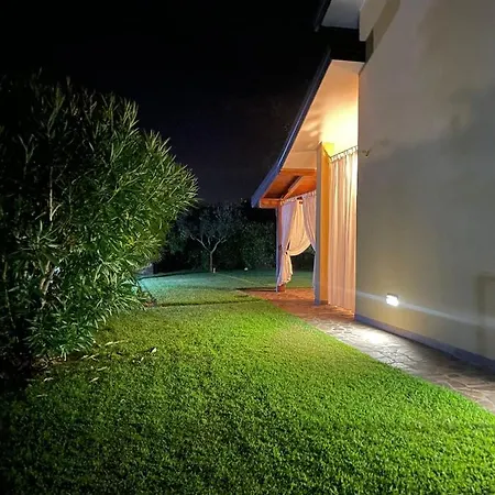 Villa Con Porticato Sul Prato *