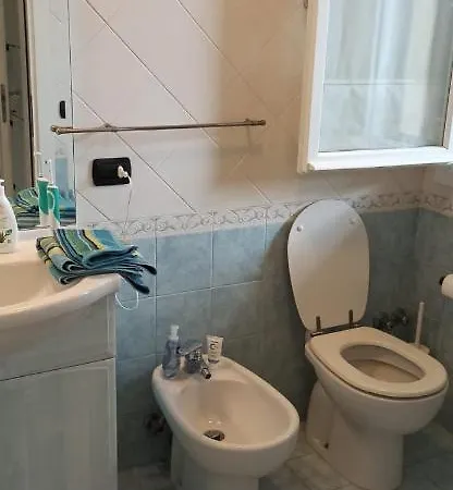 Con Porticato Sul Prato Villa