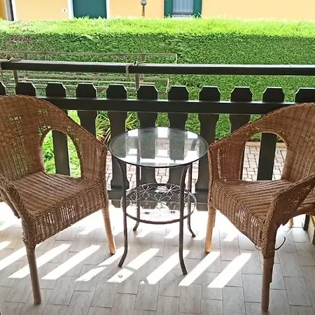 Villa Con Porticato Sul Prato