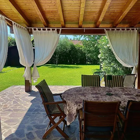 Villa Con Porticato Sul Prato *