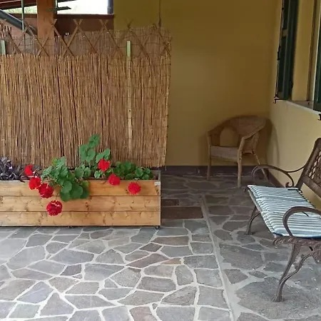 Con Porticato Sul Prato Villa *