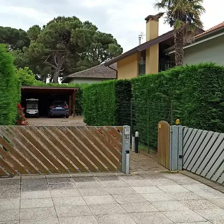 Con Porticato Sul Prato Villa Albarella Island